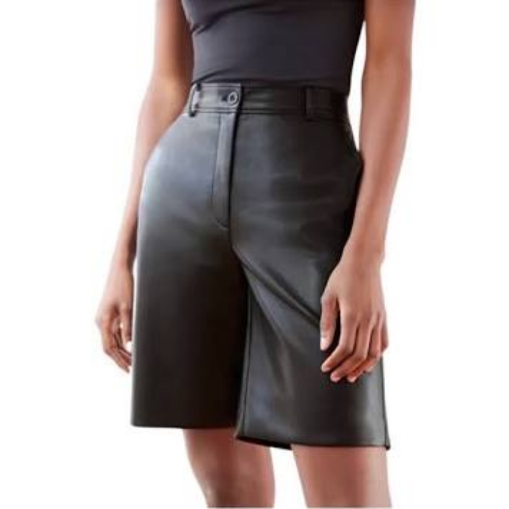 Aritzia Adrian Black Leather long line shorts size 8